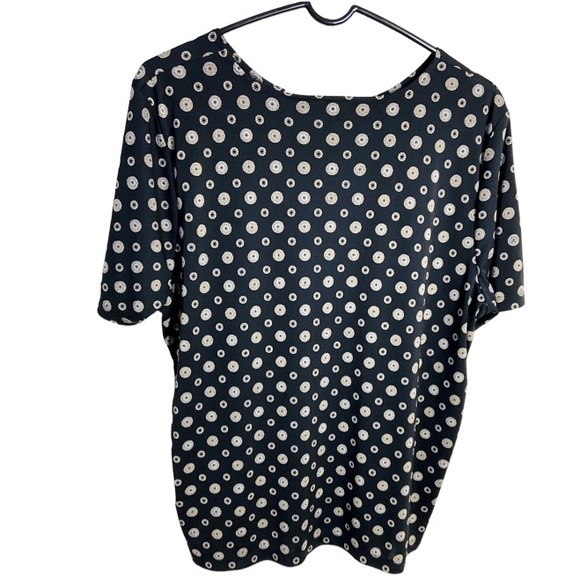 LIZ CLAIBORNE WOMAN Dressy Lightweight Short Sleeved Round Neck Top Plus Size 1X - Picture 2 of 3